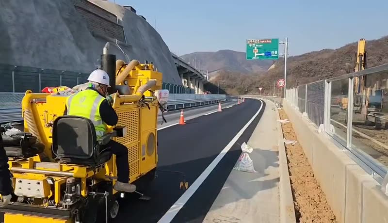 고속도로 신설 아스팔트 건식 그루빙 시공